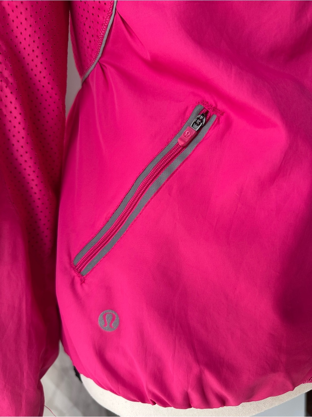 Lululemon Run Inspire Jacket Senorita Pink Full Zip Long Sleeve Hiking Hood sz 4 - Picture 7 of 16